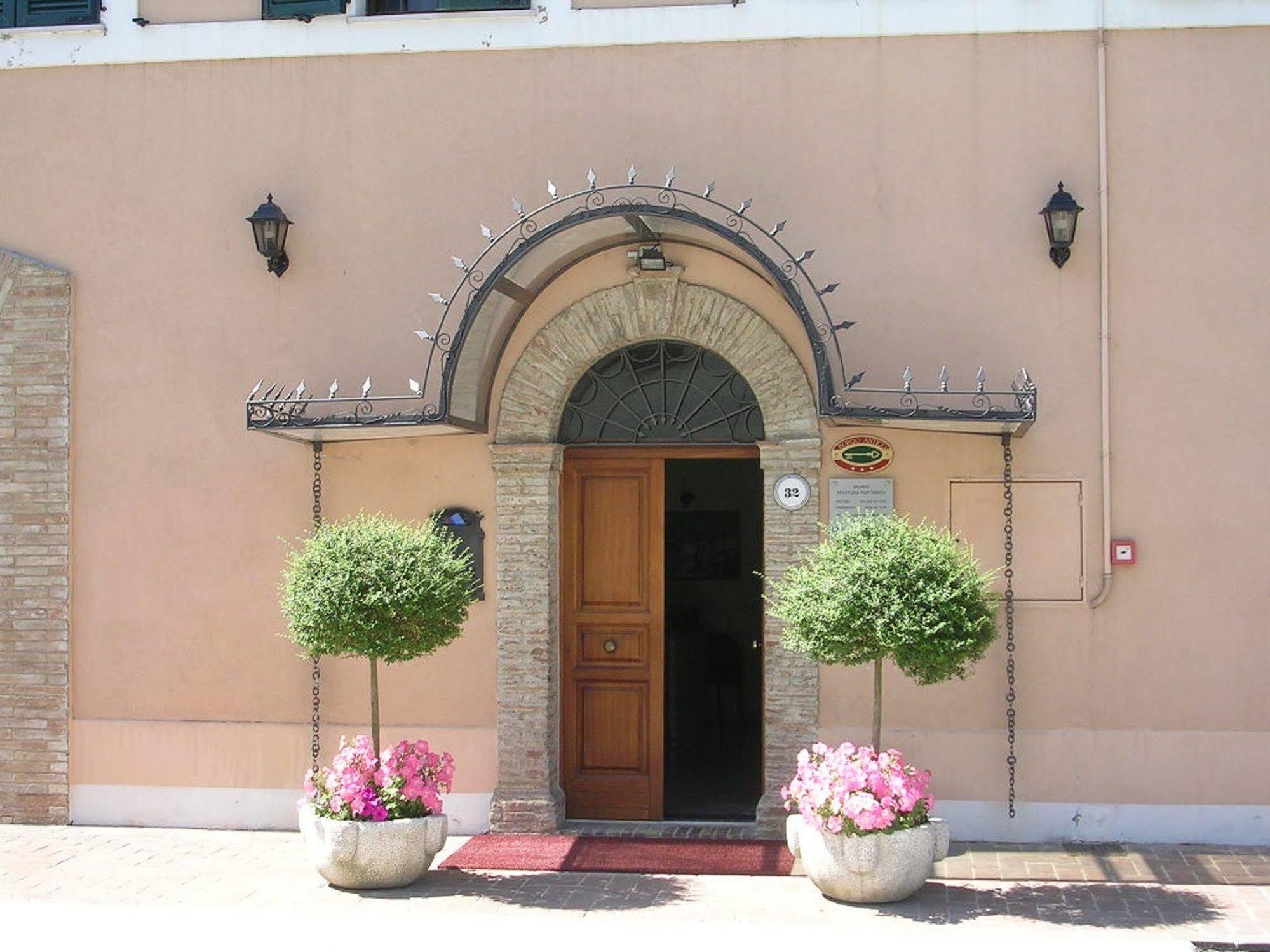 Hotel Borgo Antico Fabriano Extérieur photo