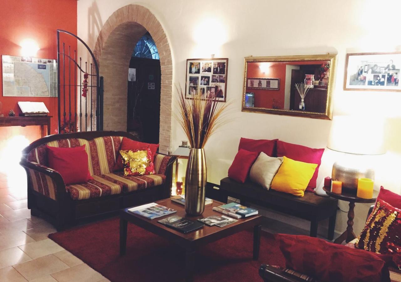 Hotel Borgo Antico Fabriano Extérieur photo